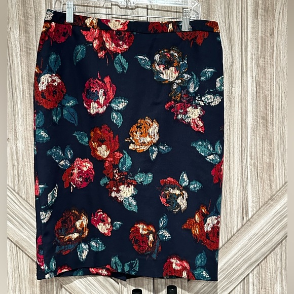 NWT Merona Floral Print Sleeve Pencil Skirt - Picture 1 of 8